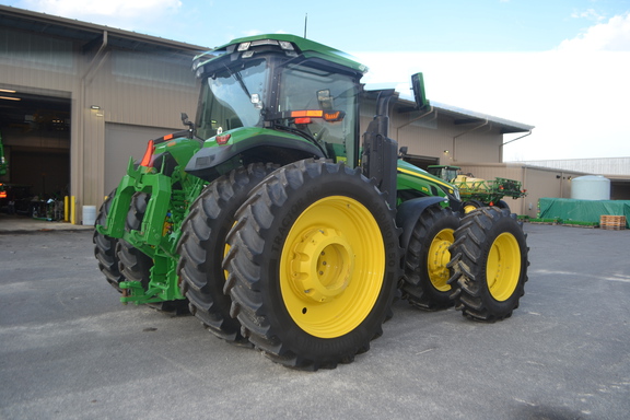 2025 John Deere 8R 370 Photo 3
