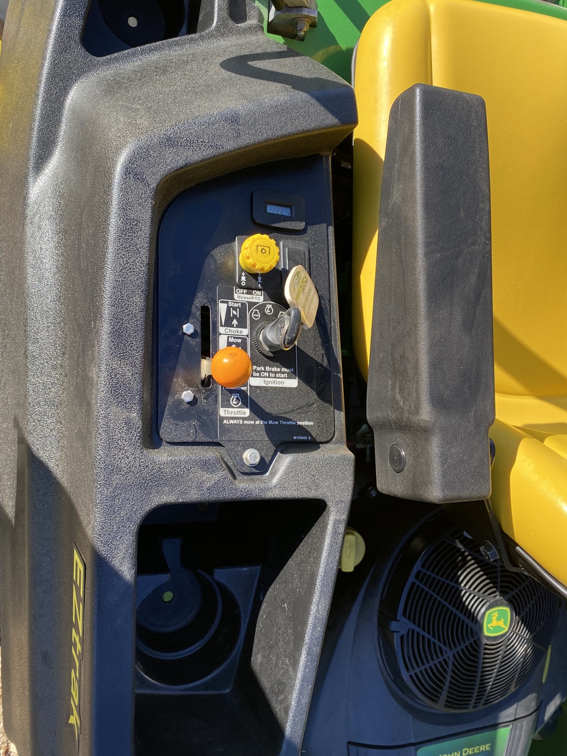 2012 John Deere Z425 Image 12