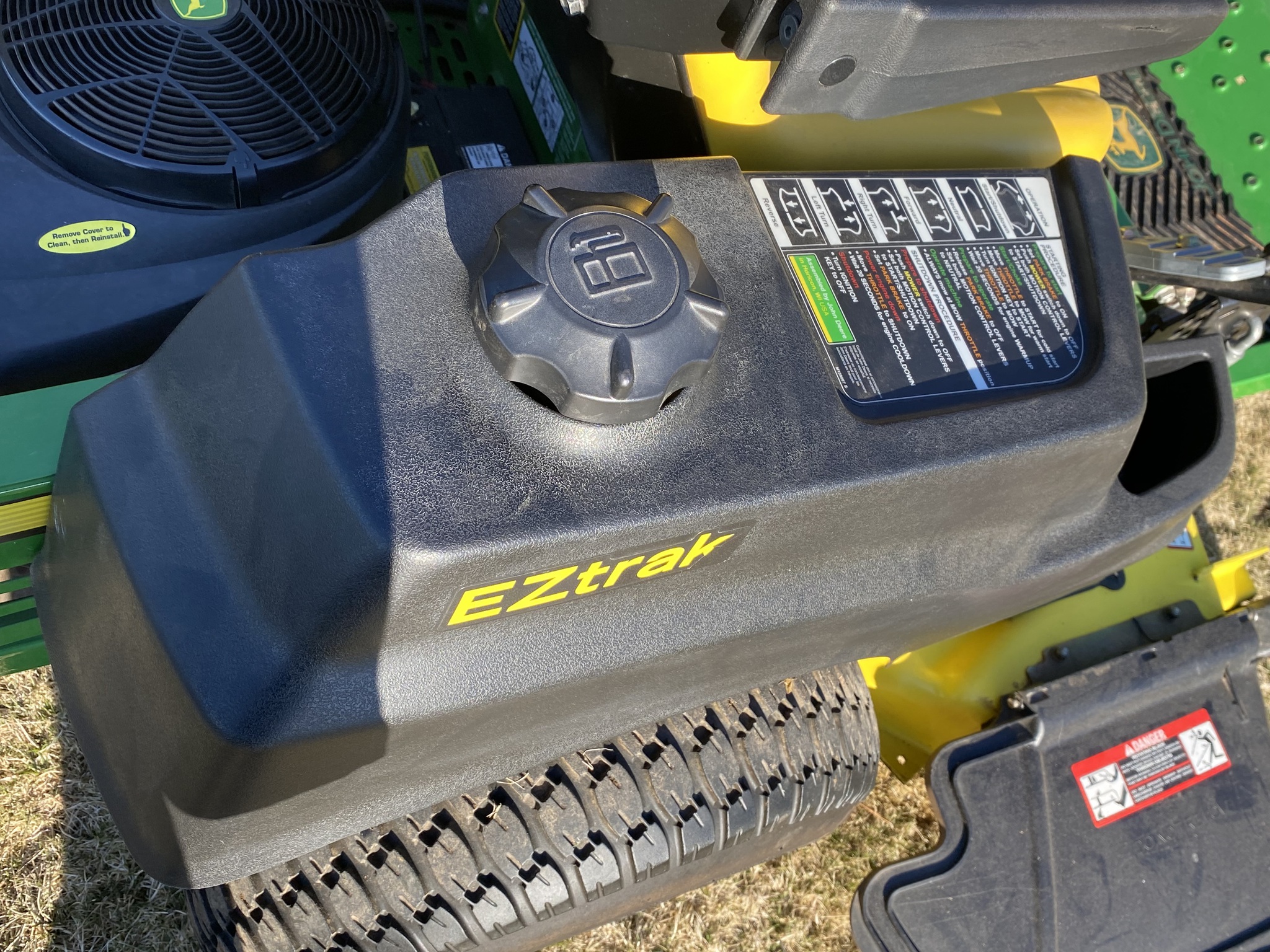 2012 John Deere Z425 Image 5