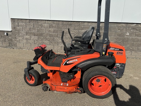 Used 2017 Kubota ZD1211 Zero Turn Mowers at Horizon Ag & Turf in Edmonton South, AB - Photo2
