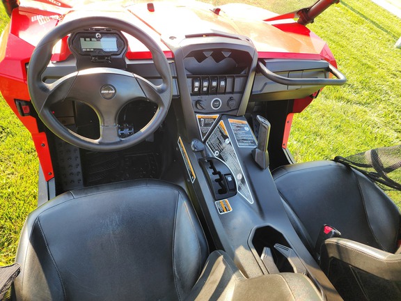 2017 Can-Am Commander 800