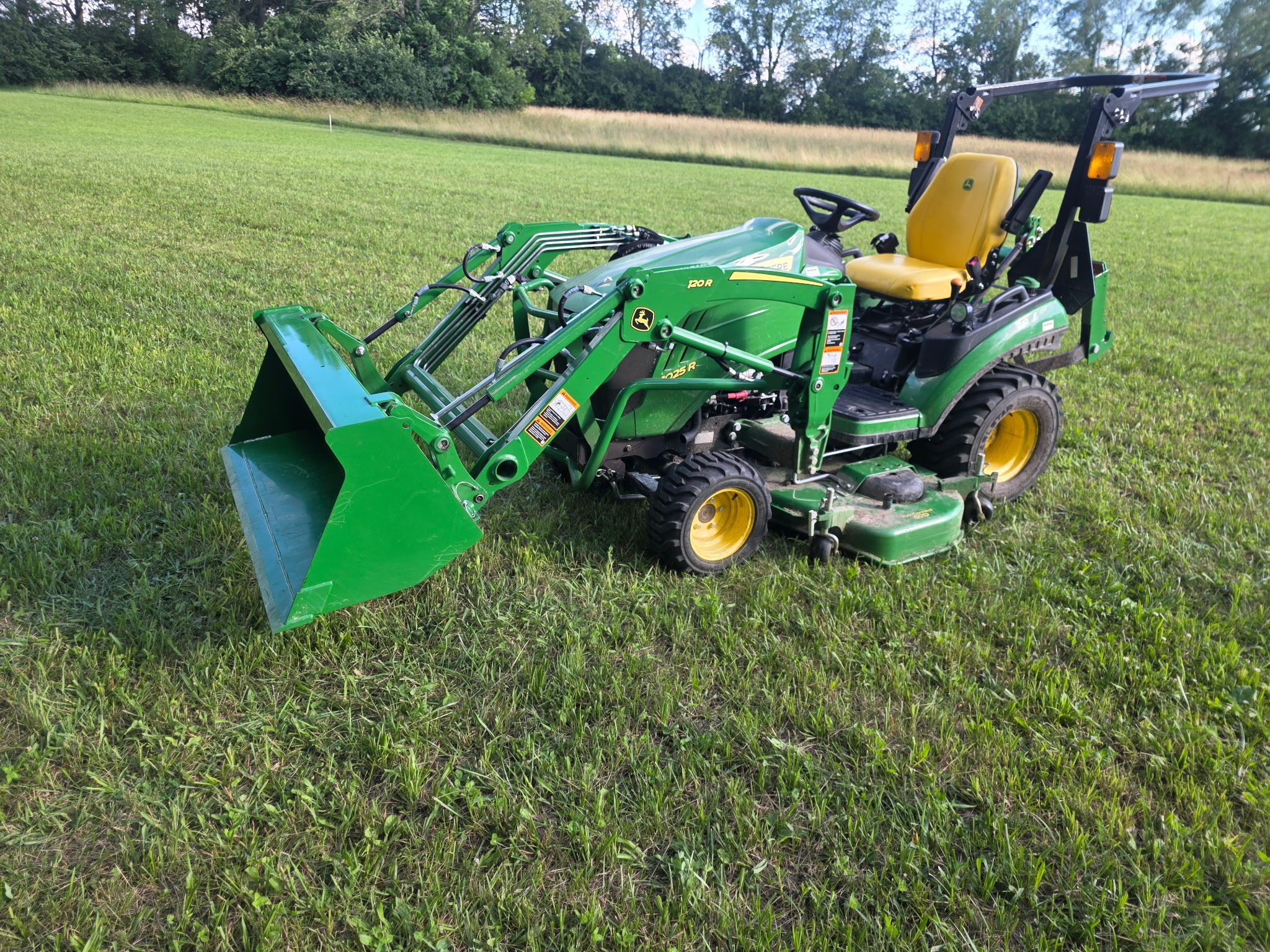 Used 2024 John Deere 1025R Compact Utility Tractors at Koenig Equipment in Urbana, OH - PhotoXL3
