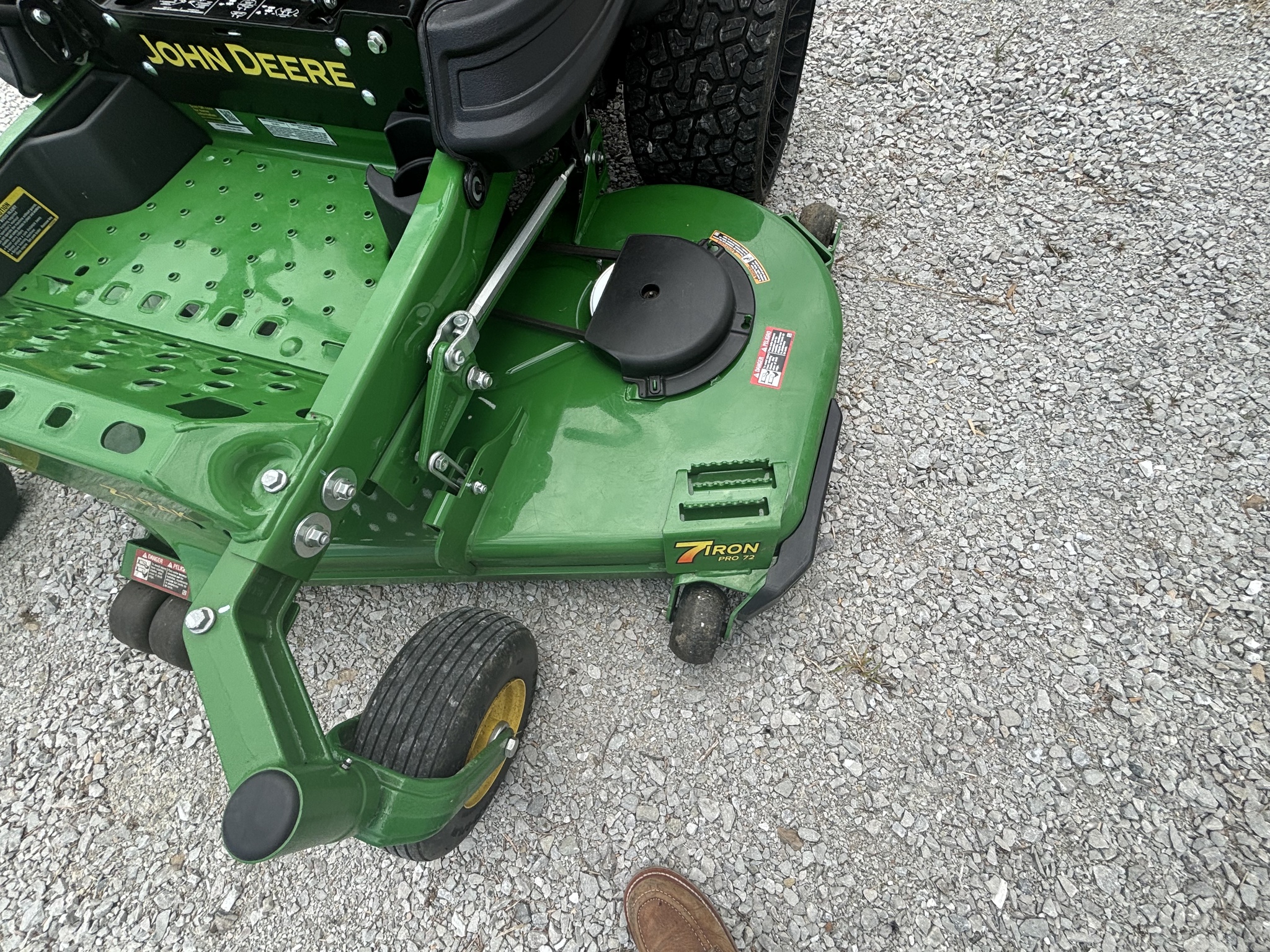 Used 2024 John Deere Z950M Zero Turn Mowers at Koenig Equipment in Knightstown, IN - PhotoXL8