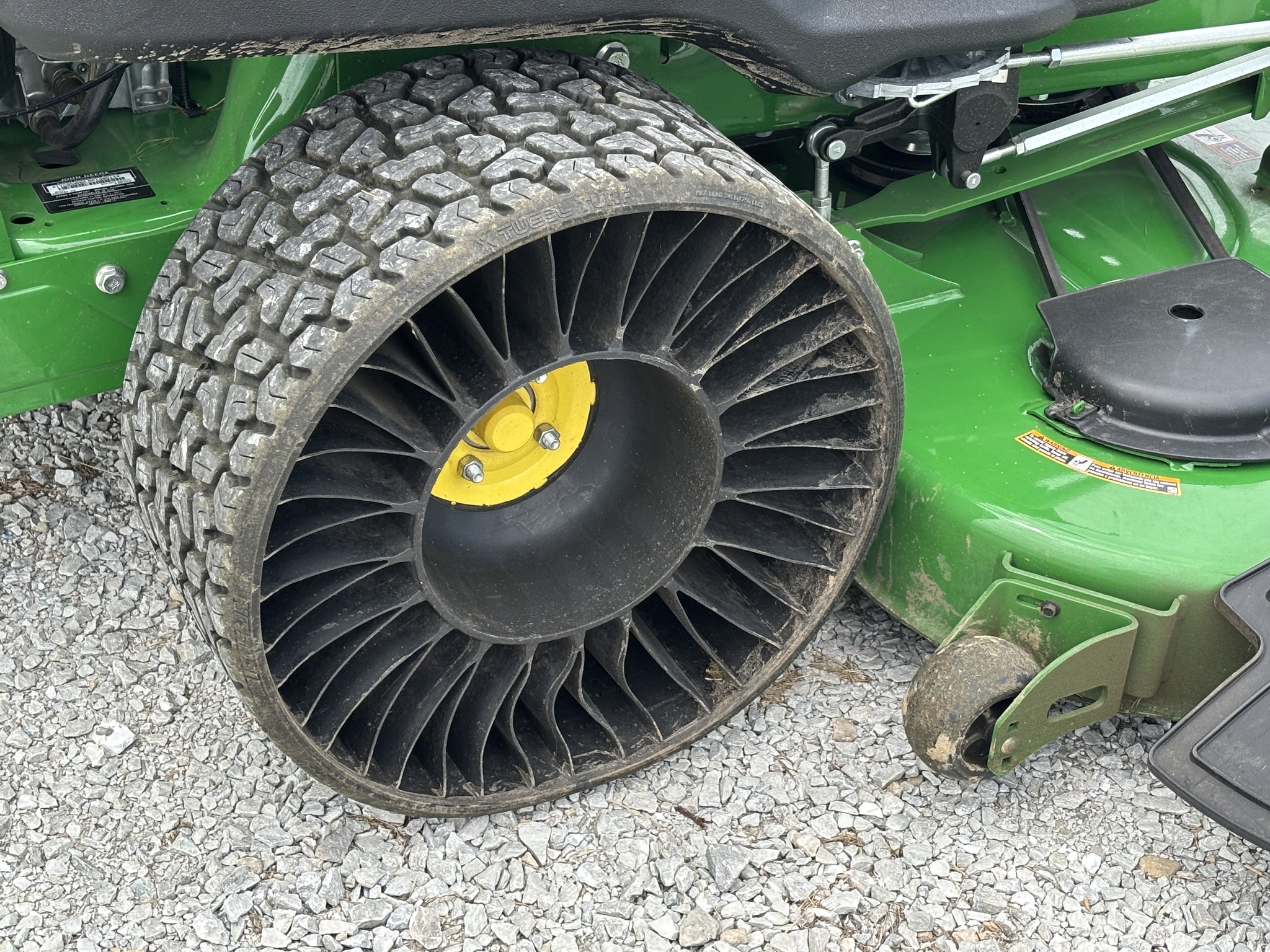 Used 2024 John Deere Z950M Zero Turn Mowers at Koenig Equipment in Knightstown, IN - PhotoXL9