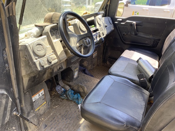 2025 John Deere XUV 845M - Photo11