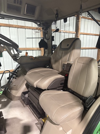 2020 John-Deere 8RX 340