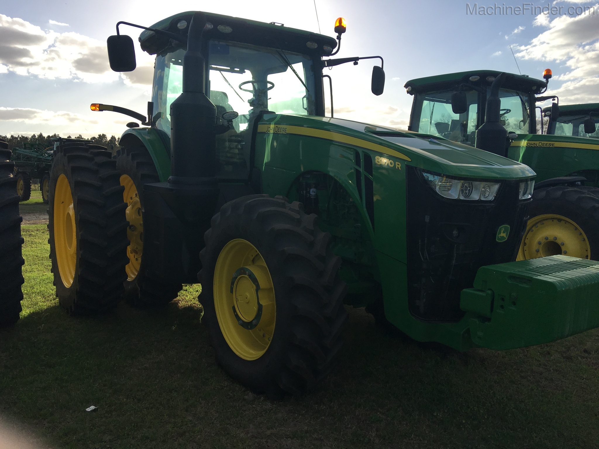 2016 John Deere 8370R Image 2
