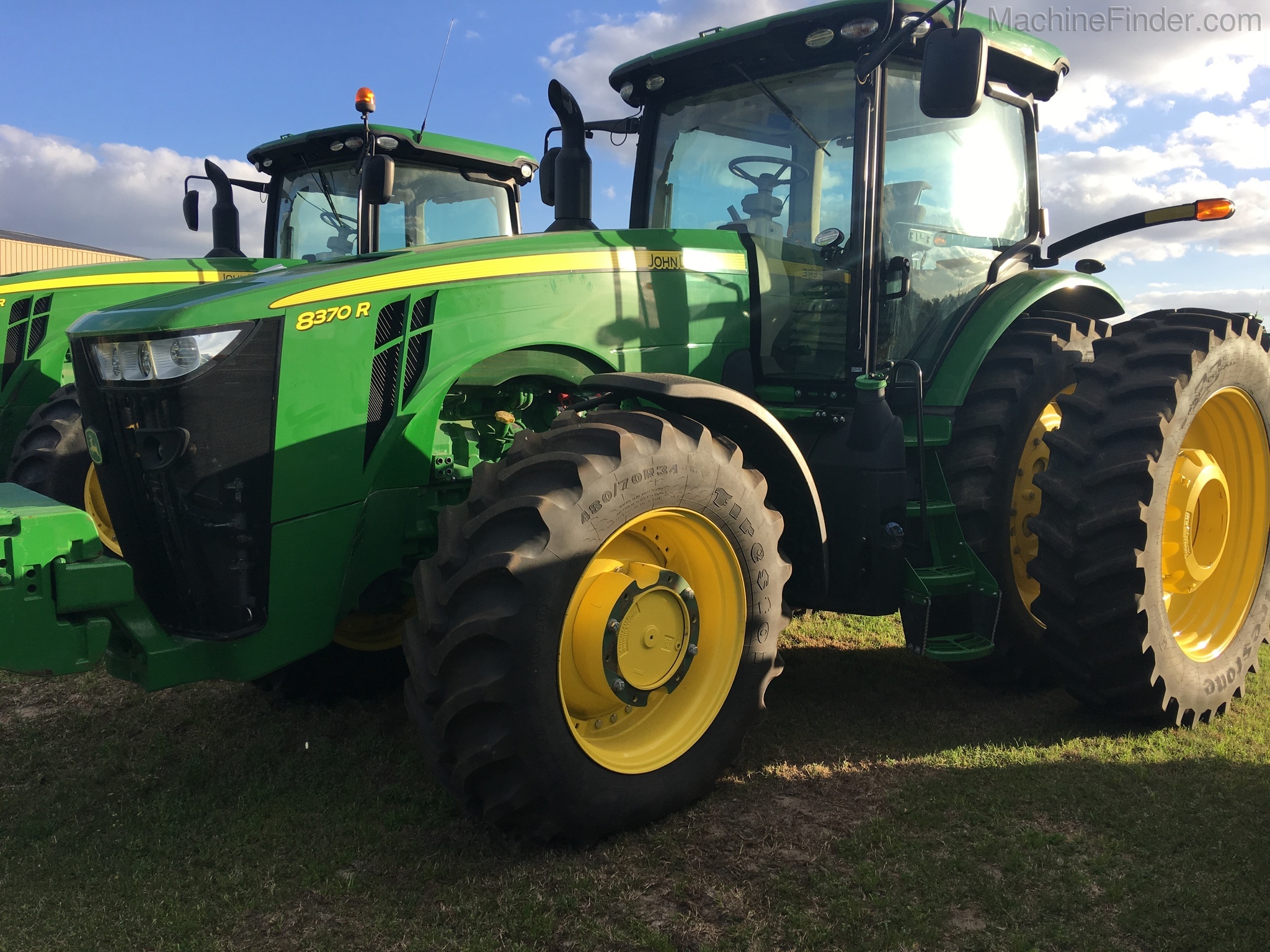2016 John Deere 8370R Image 1