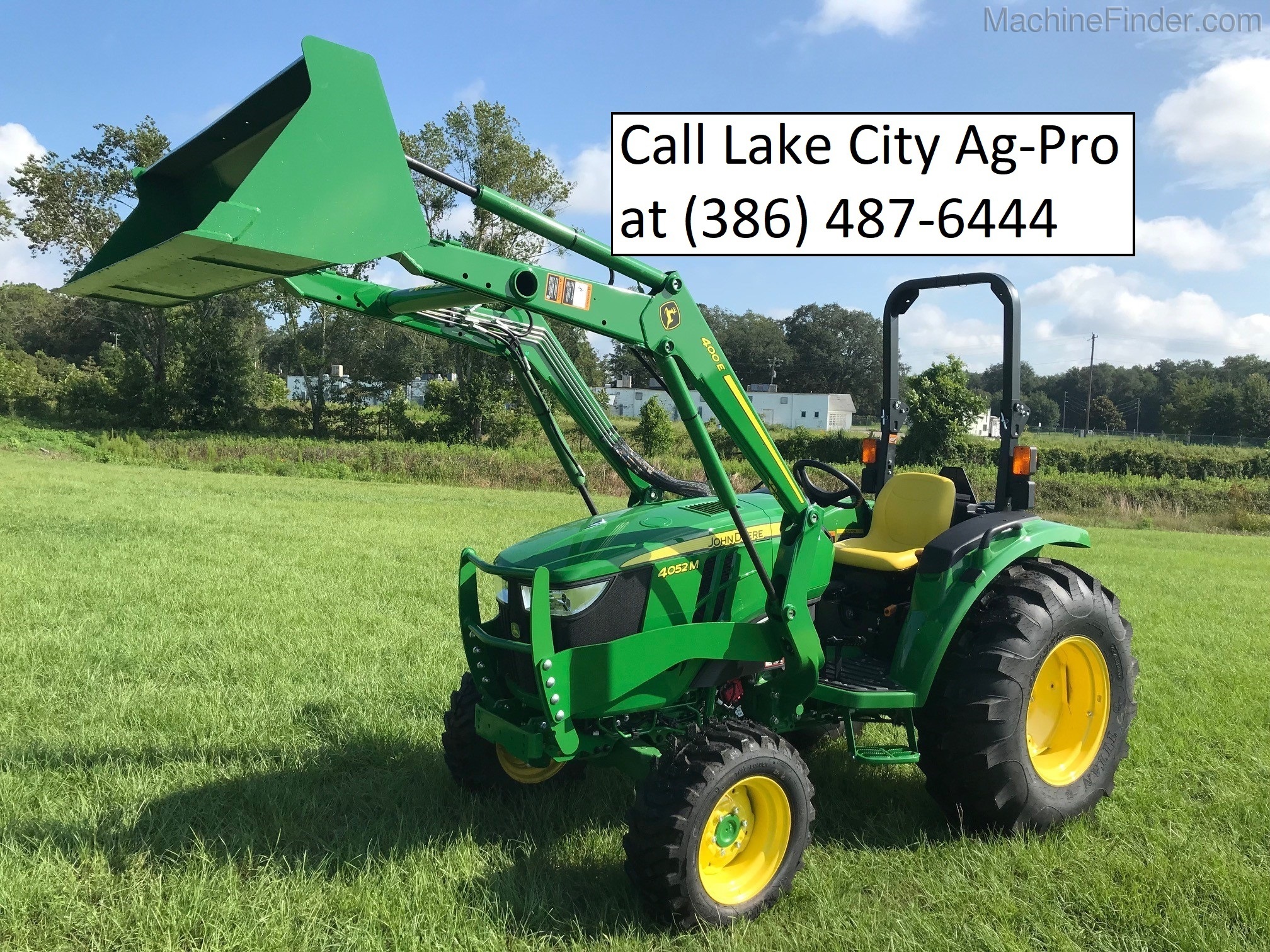 2020 John Deere 4052M Image 2
