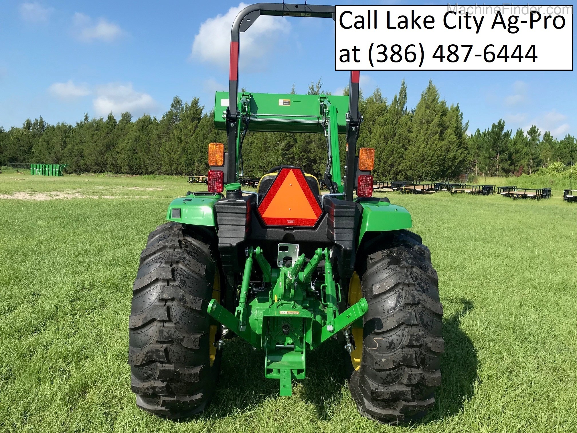 2020 John Deere 4052M Image 3