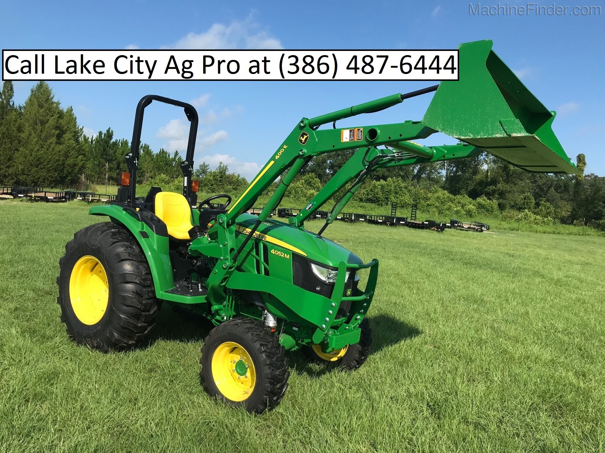 2020 John Deere 4052M Image 1