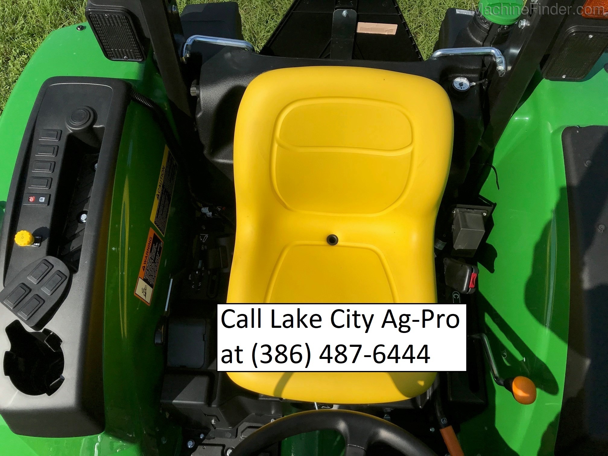2020 John Deere 4052M Image 7