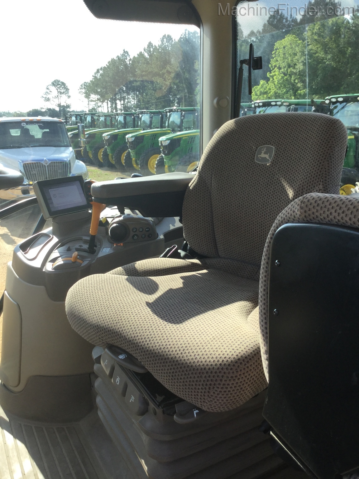 2019 John Deere 6145R Image 9