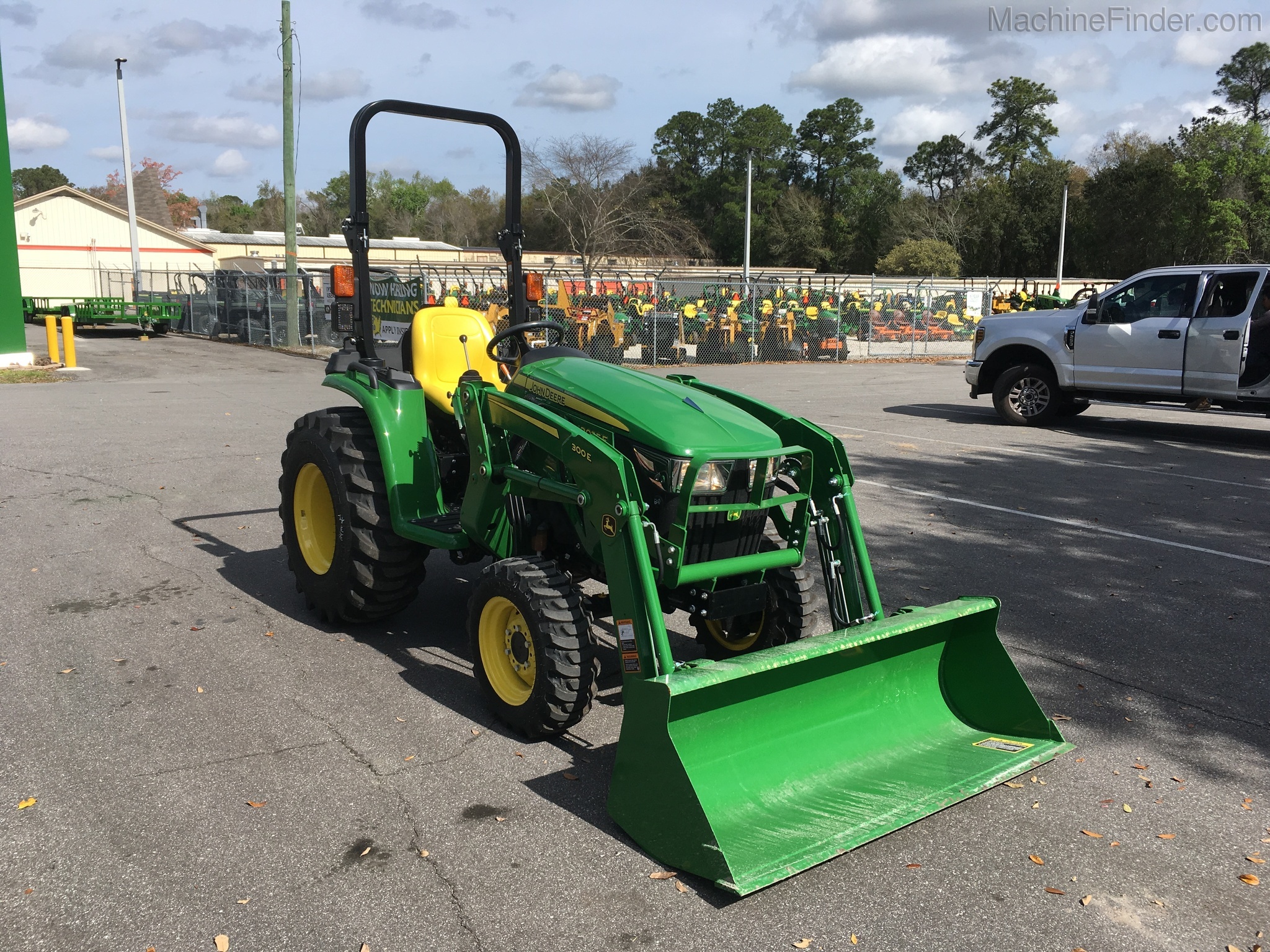 2020 John Deere 3025E Image 6