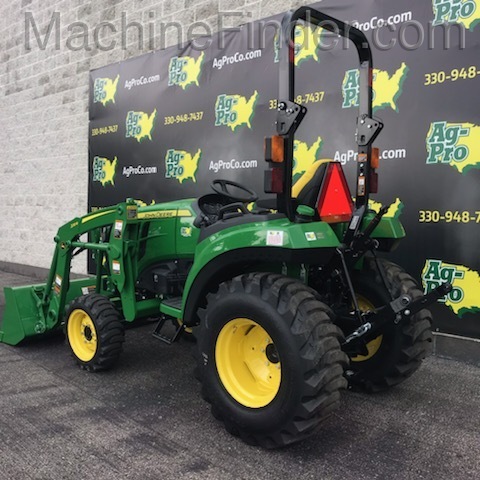 2020 John Deere 2032R Image 3