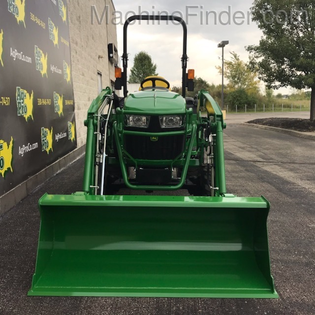 2020 John Deere 2032R Image 5