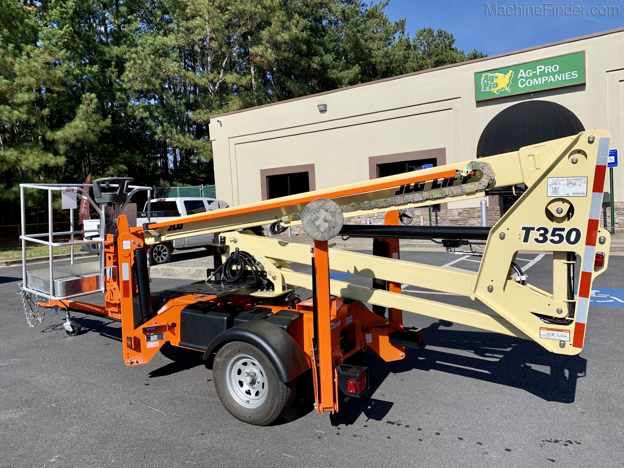 2020 JLG T350 Image 2