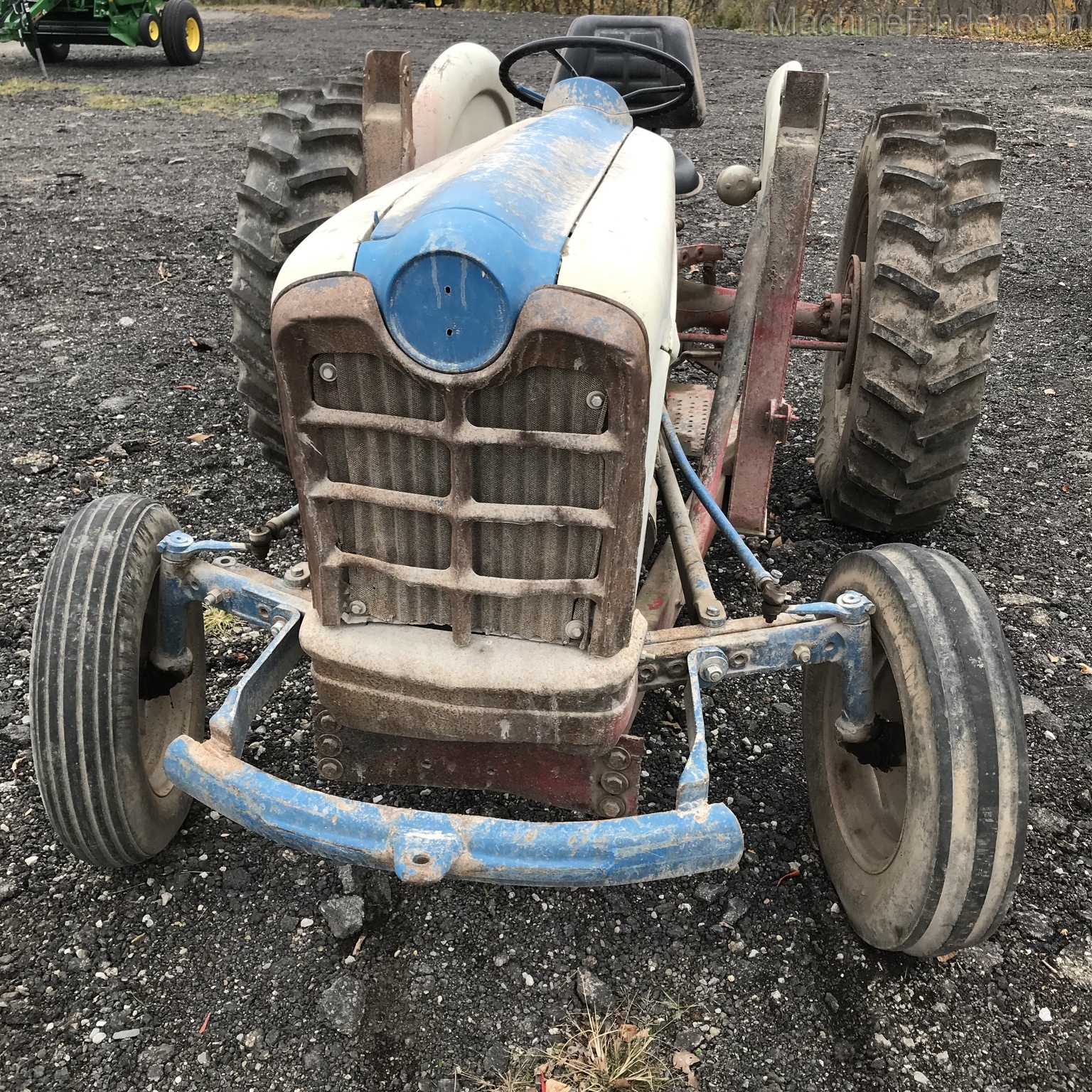 1958 Ford 801 Image 2