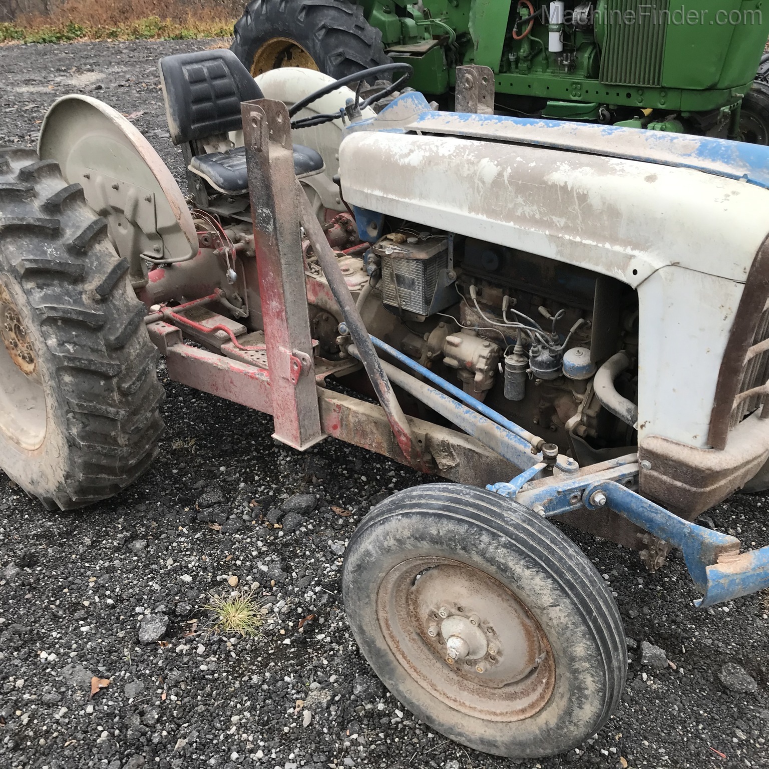 1958 Ford 801 Image 3