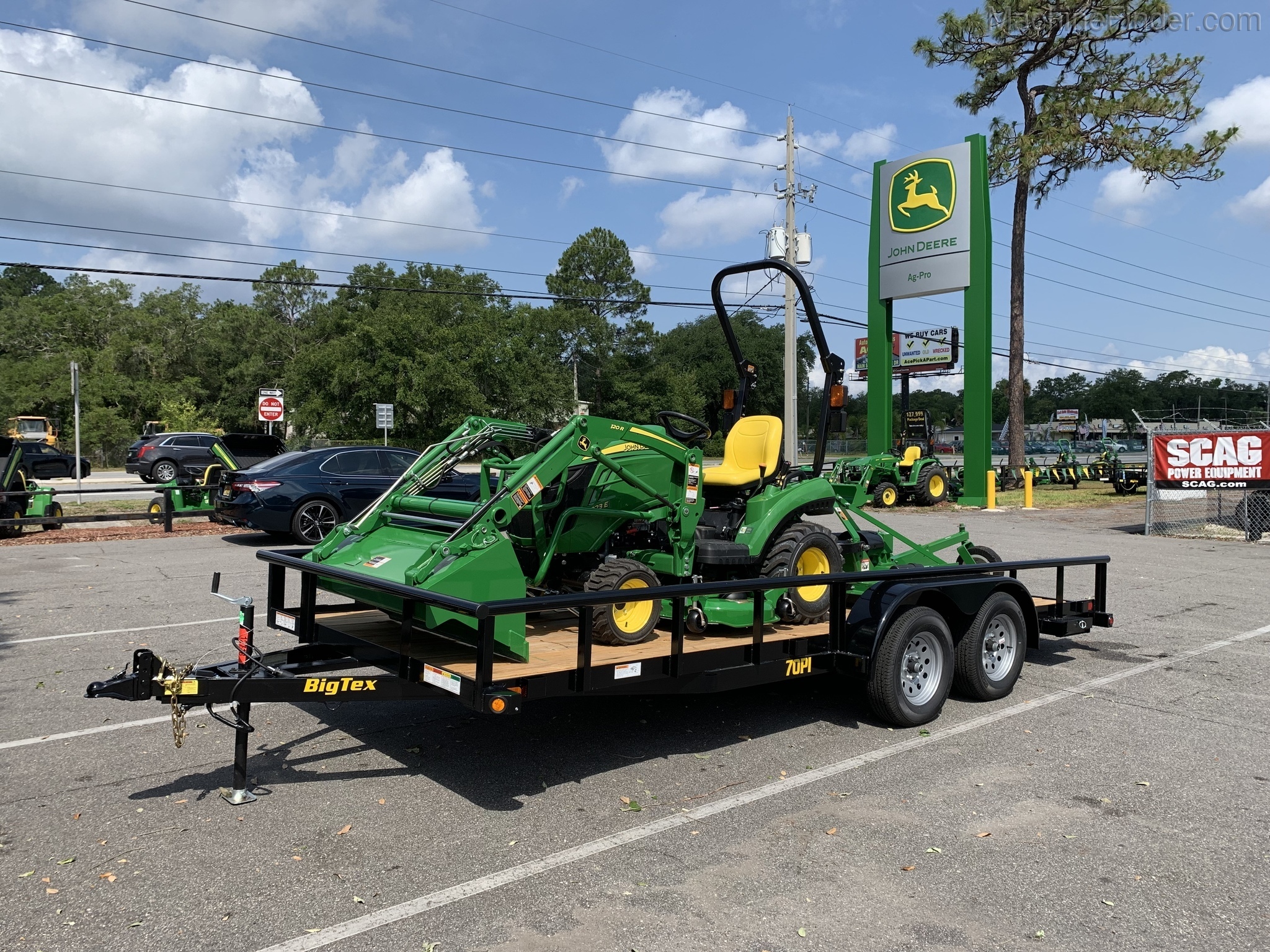 2020 John Deere 1023E Image 1