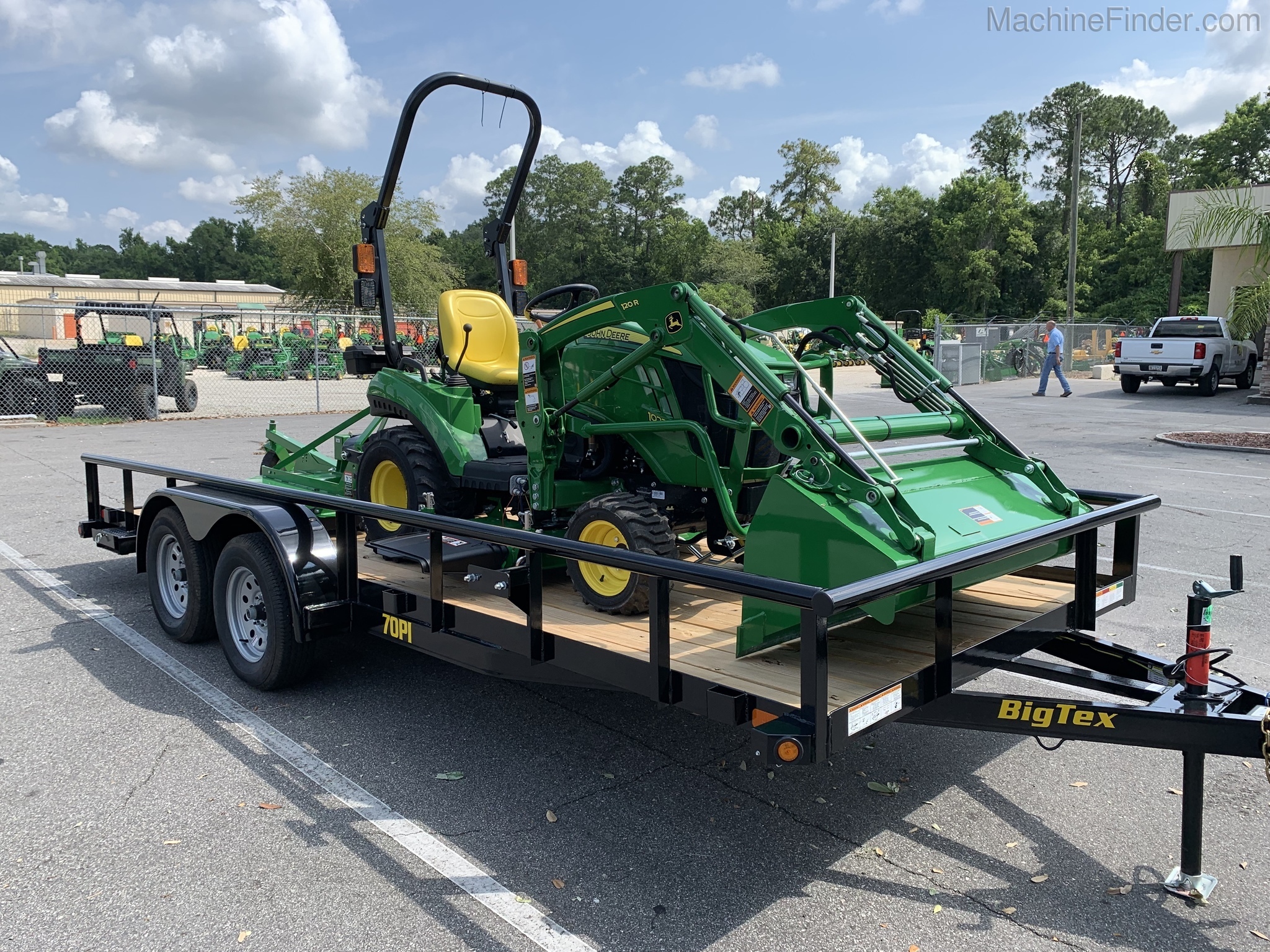 2020 John Deere 1023E Image 2