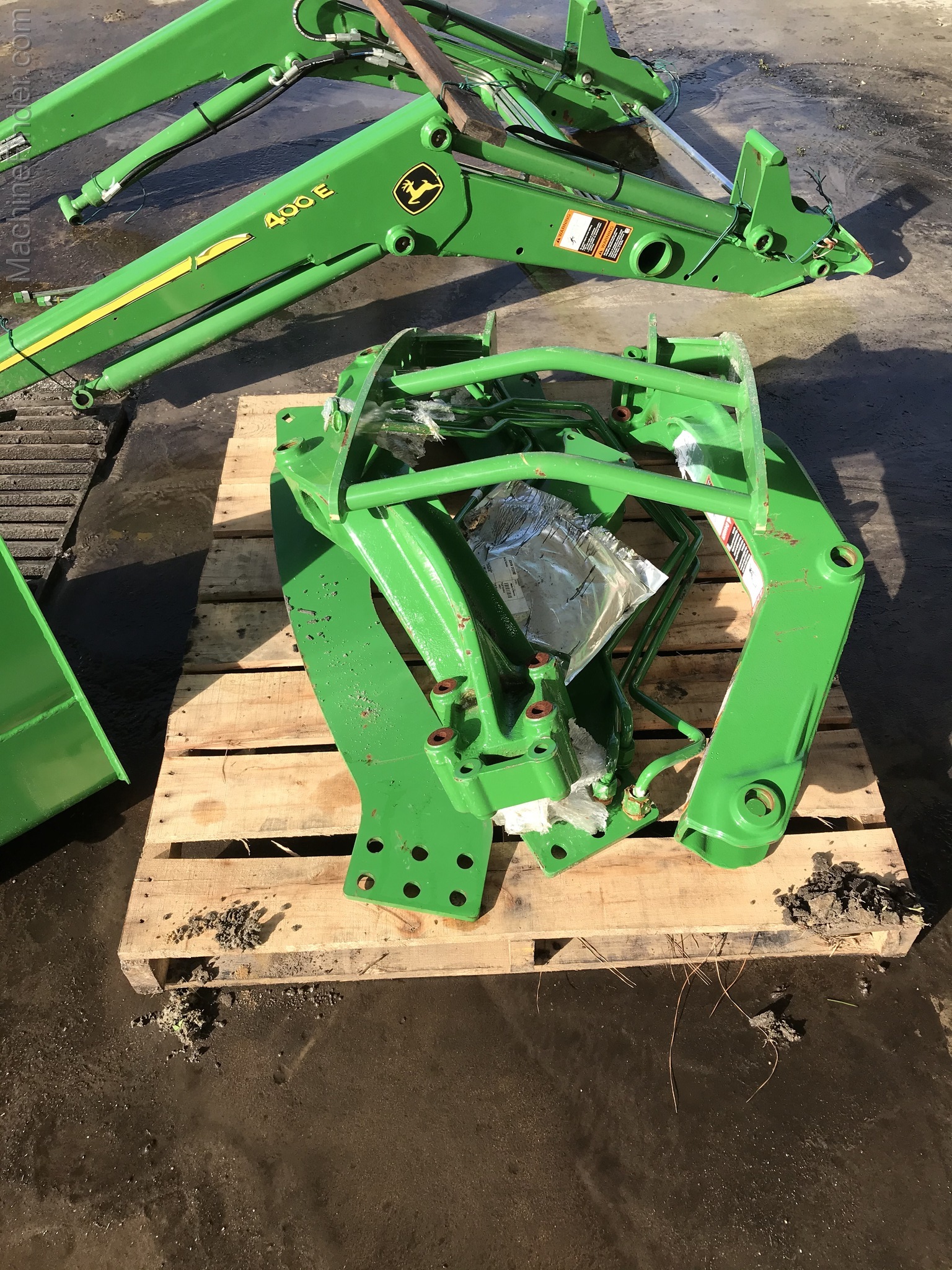 2018 John Deere 400E Image 6