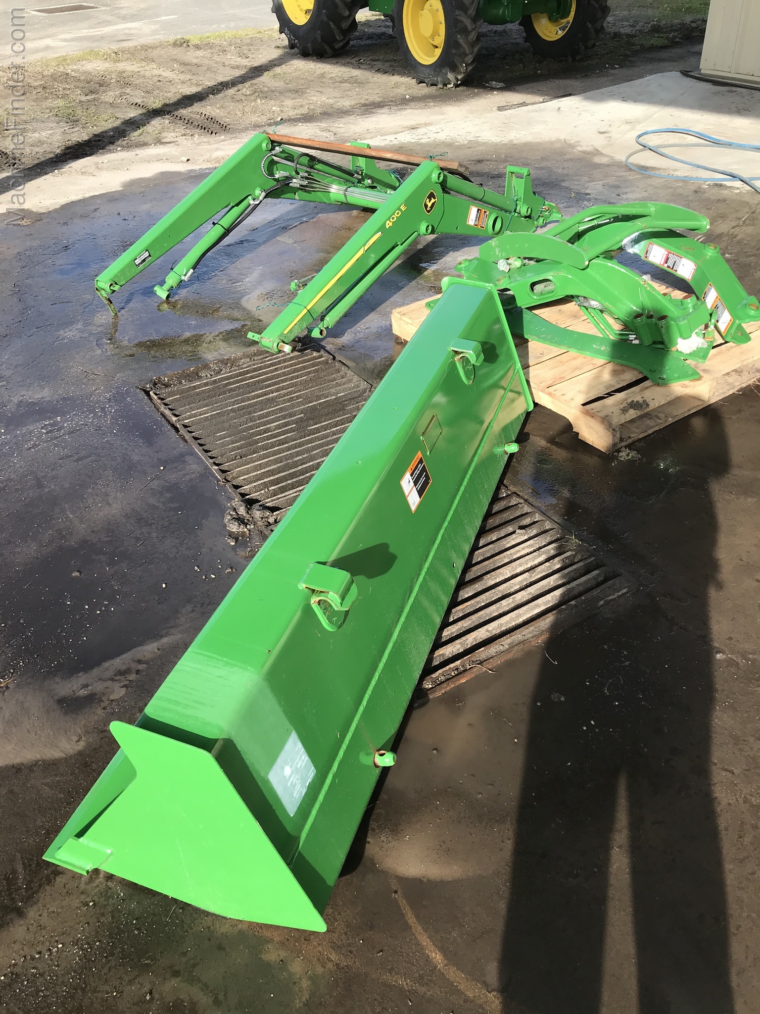 2018 John Deere 400E Image 8