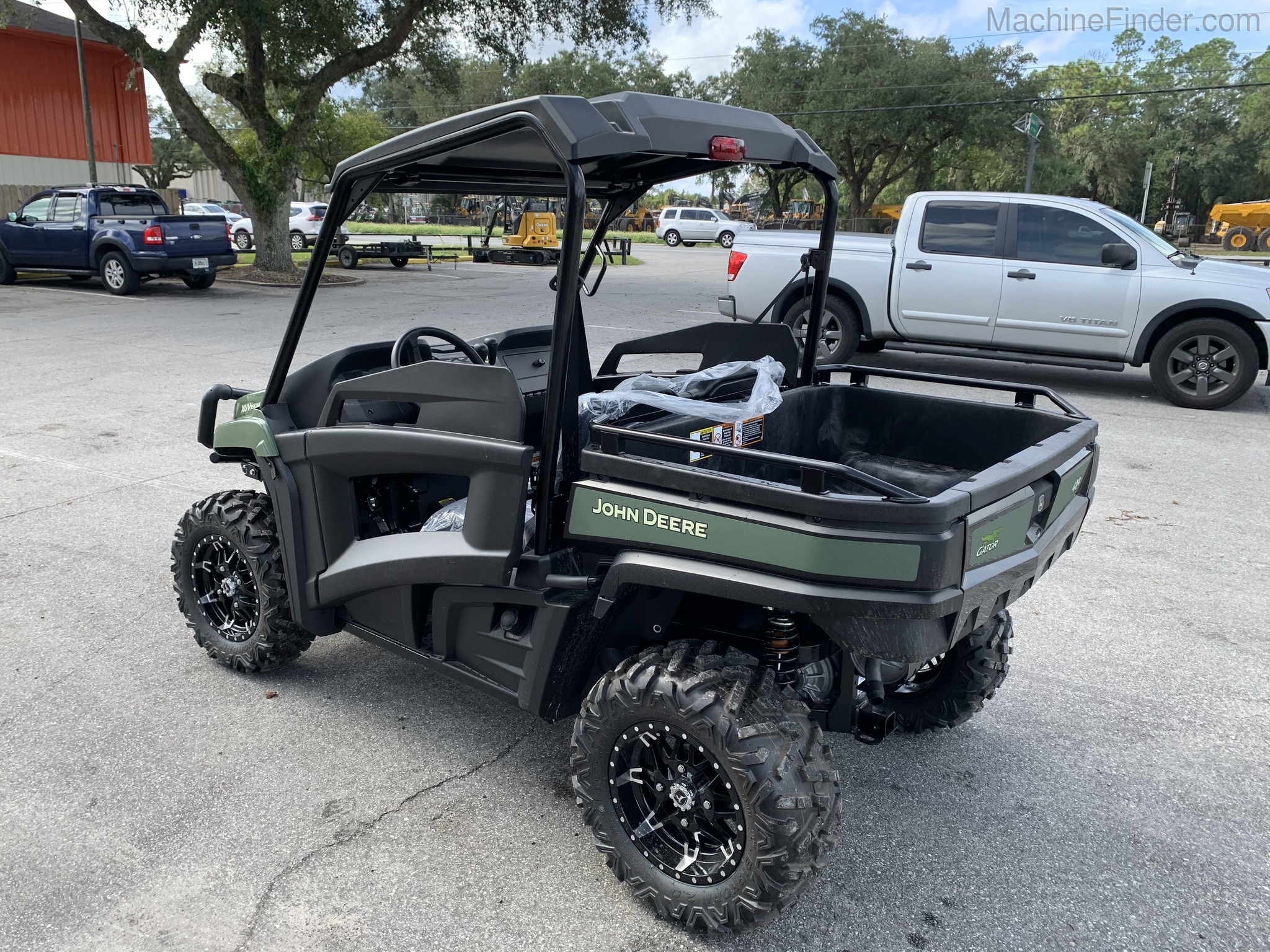 2021 John Deere 590M Image 6