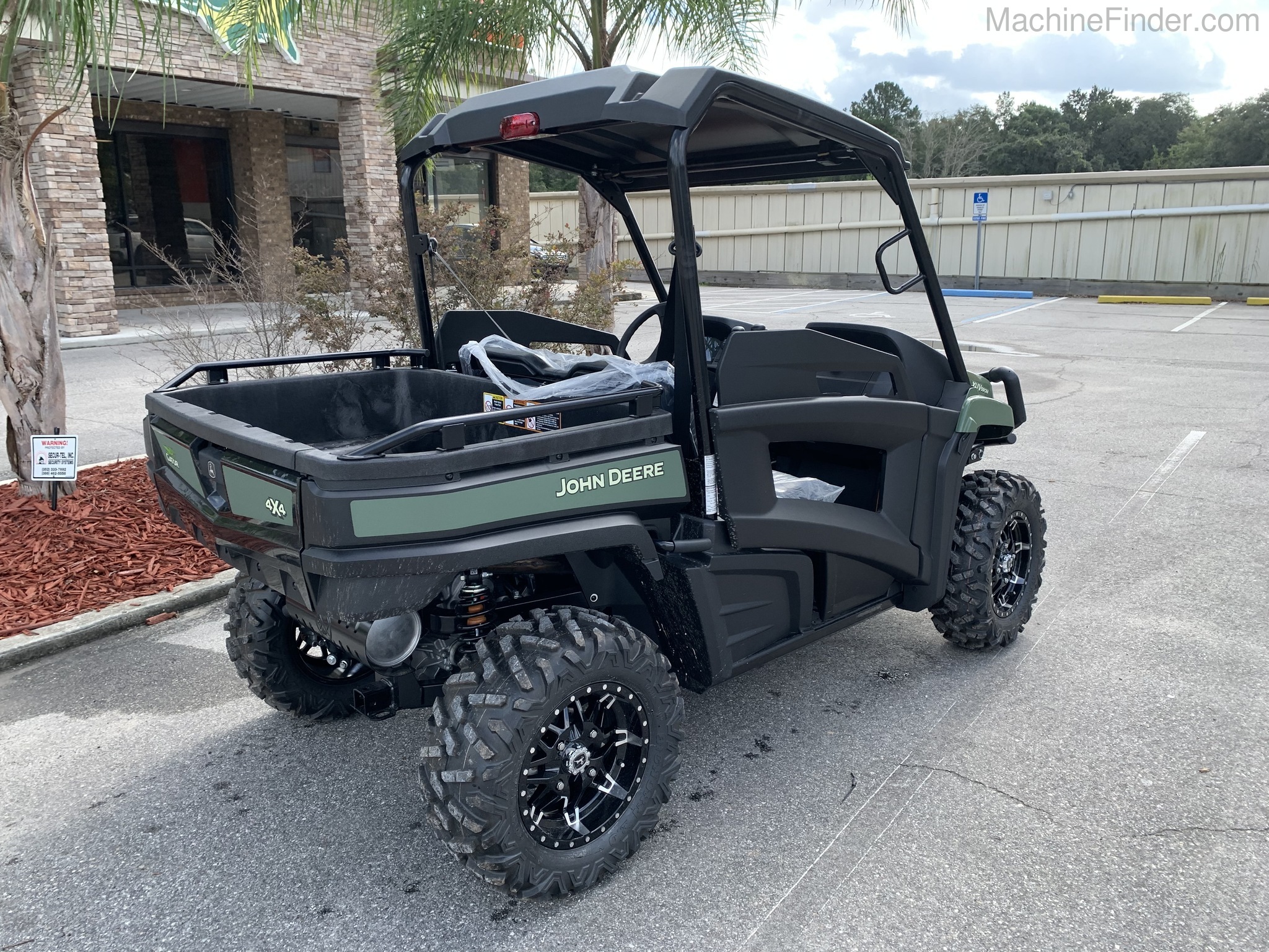 2021 John Deere 590M Image 4