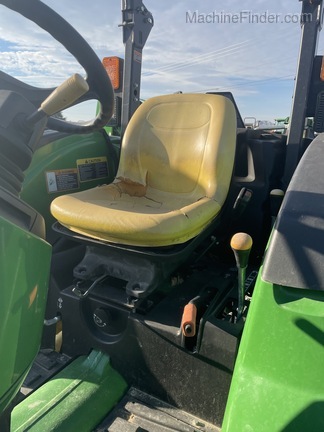 2015 John Deere 4052M Image 7