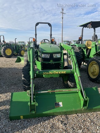 2015 John Deere 4052M Image 3