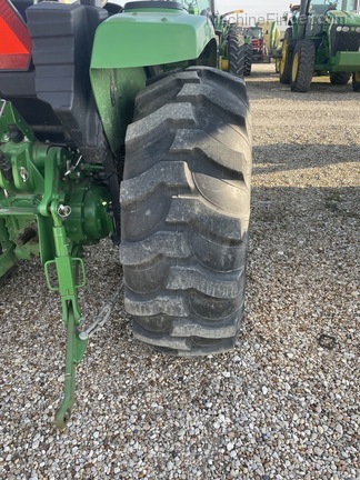 2015 John Deere 4052M Image 5