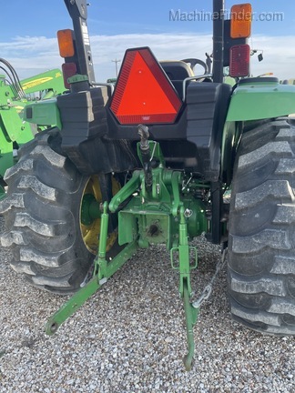 2015 John Deere 4052M Image 6