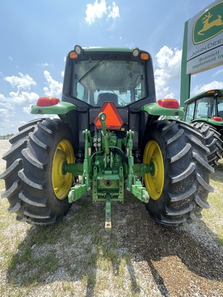2015 John Deere 6105M Image 6
