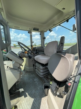 2015 John Deere 6105M Image 8
