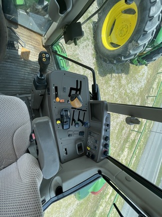 2015 John Deere 6105M Image 10