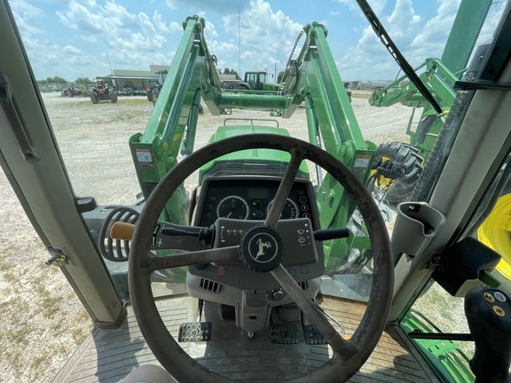 2015 John Deere 6105M Image 9