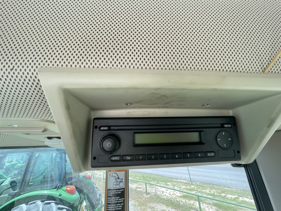 2015 John Deere 6105M Image 11