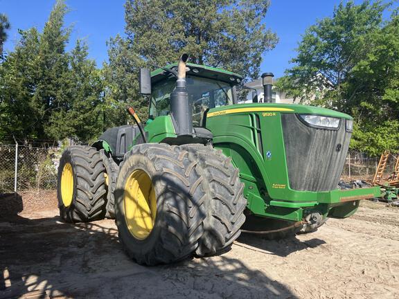 Photo of a 2021 John Deere 9520R