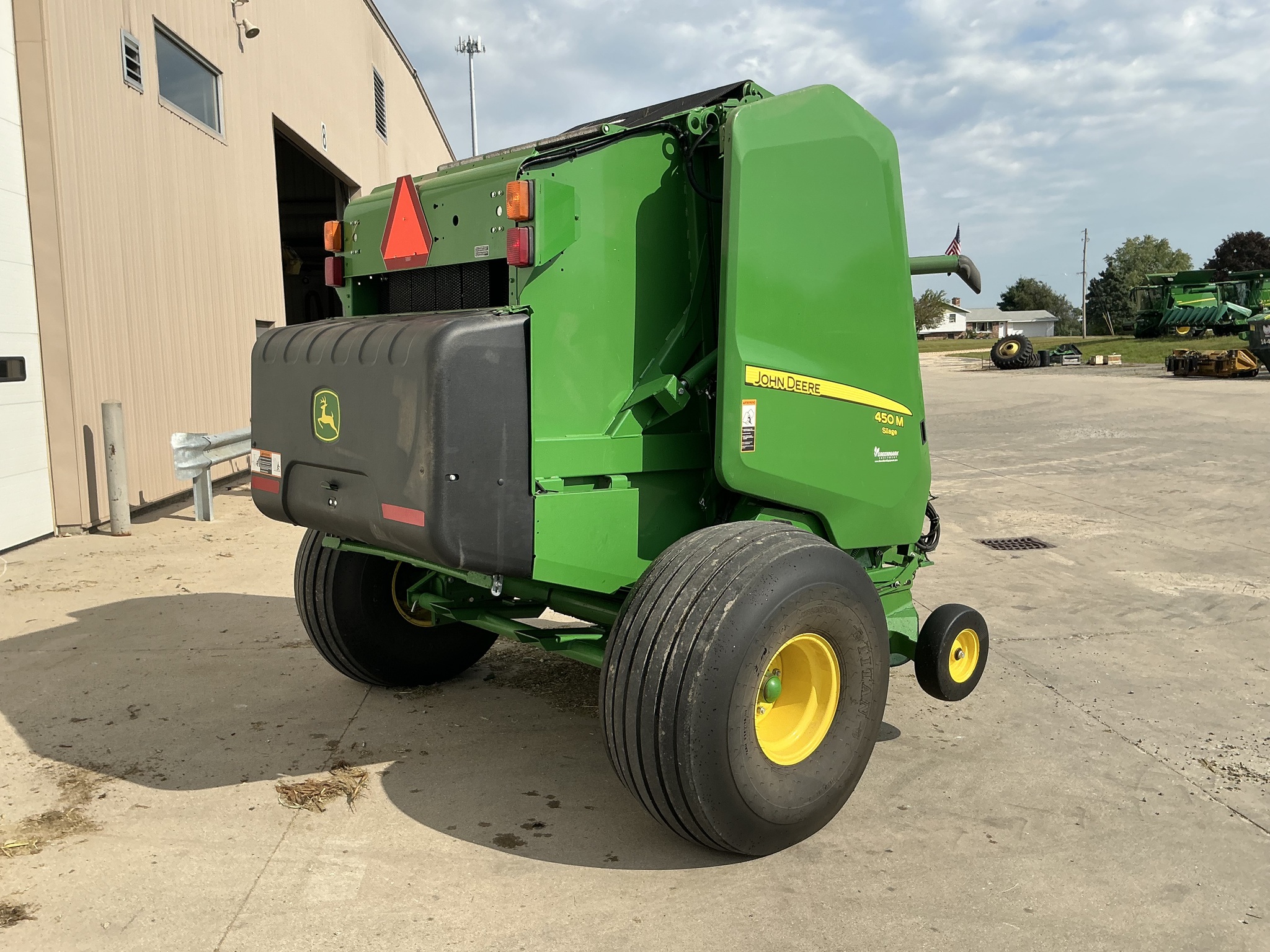 2018 John Deere 450M Image 10