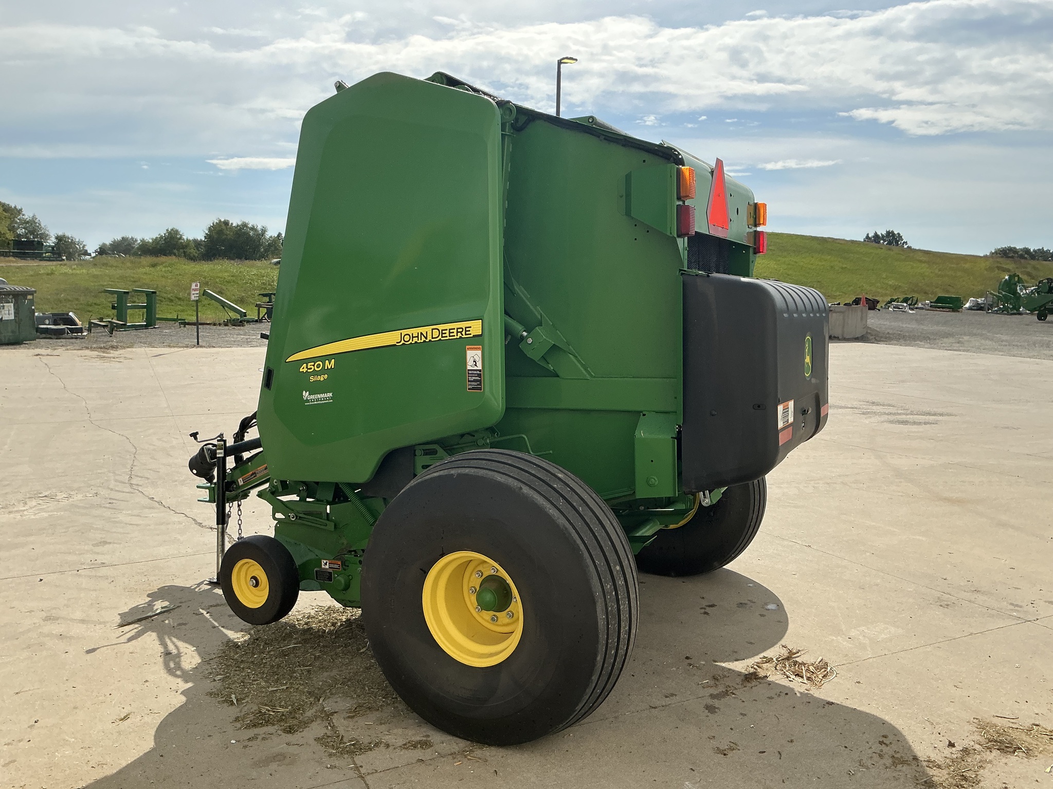 2018 John Deere 450M Image 8