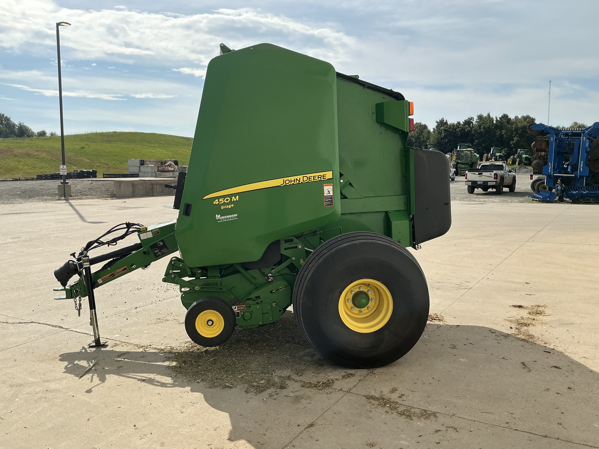 2018 John Deere 450M Image 6