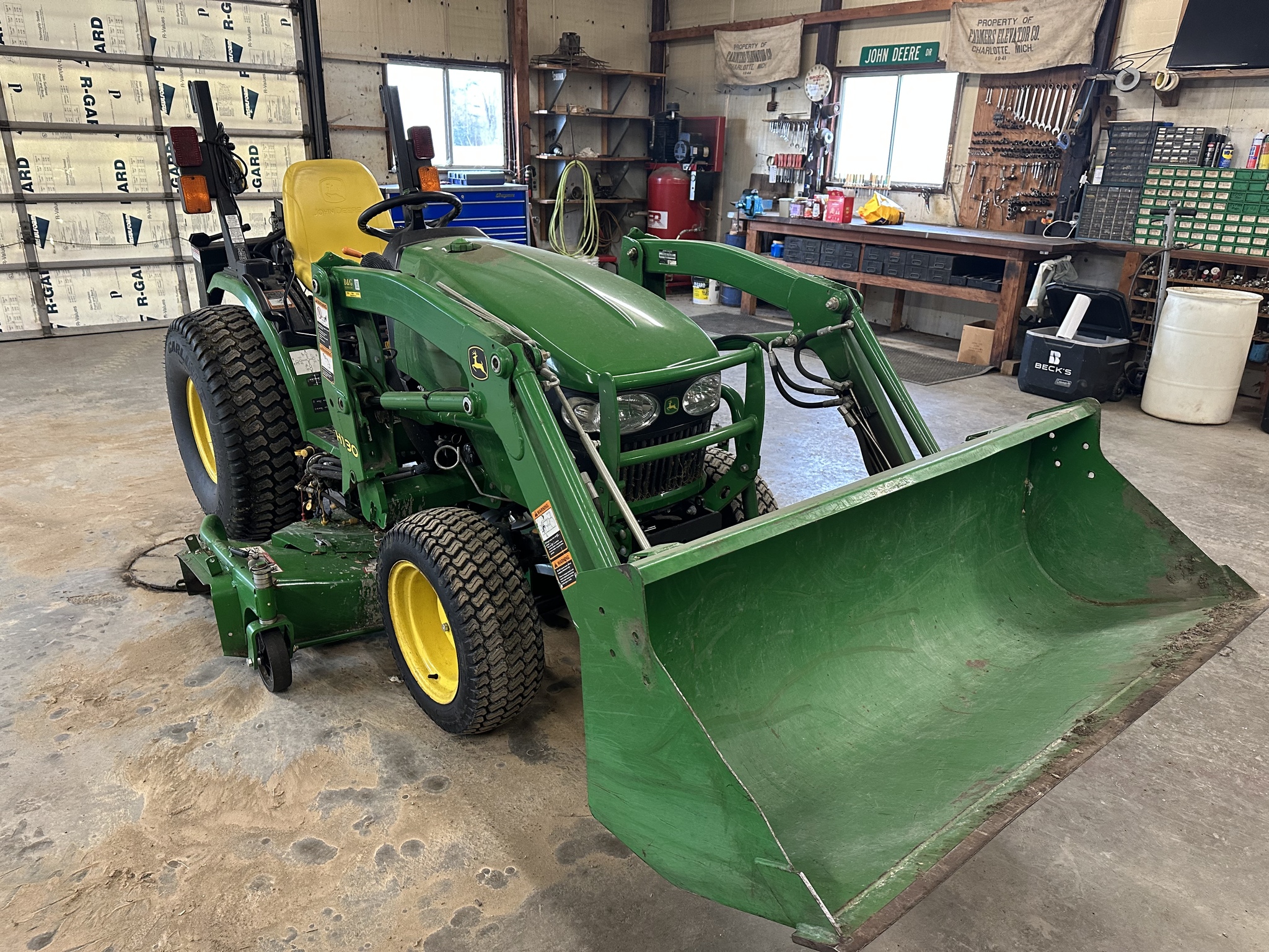 2032R Tractor: Is It Right For You? - 3hkngno