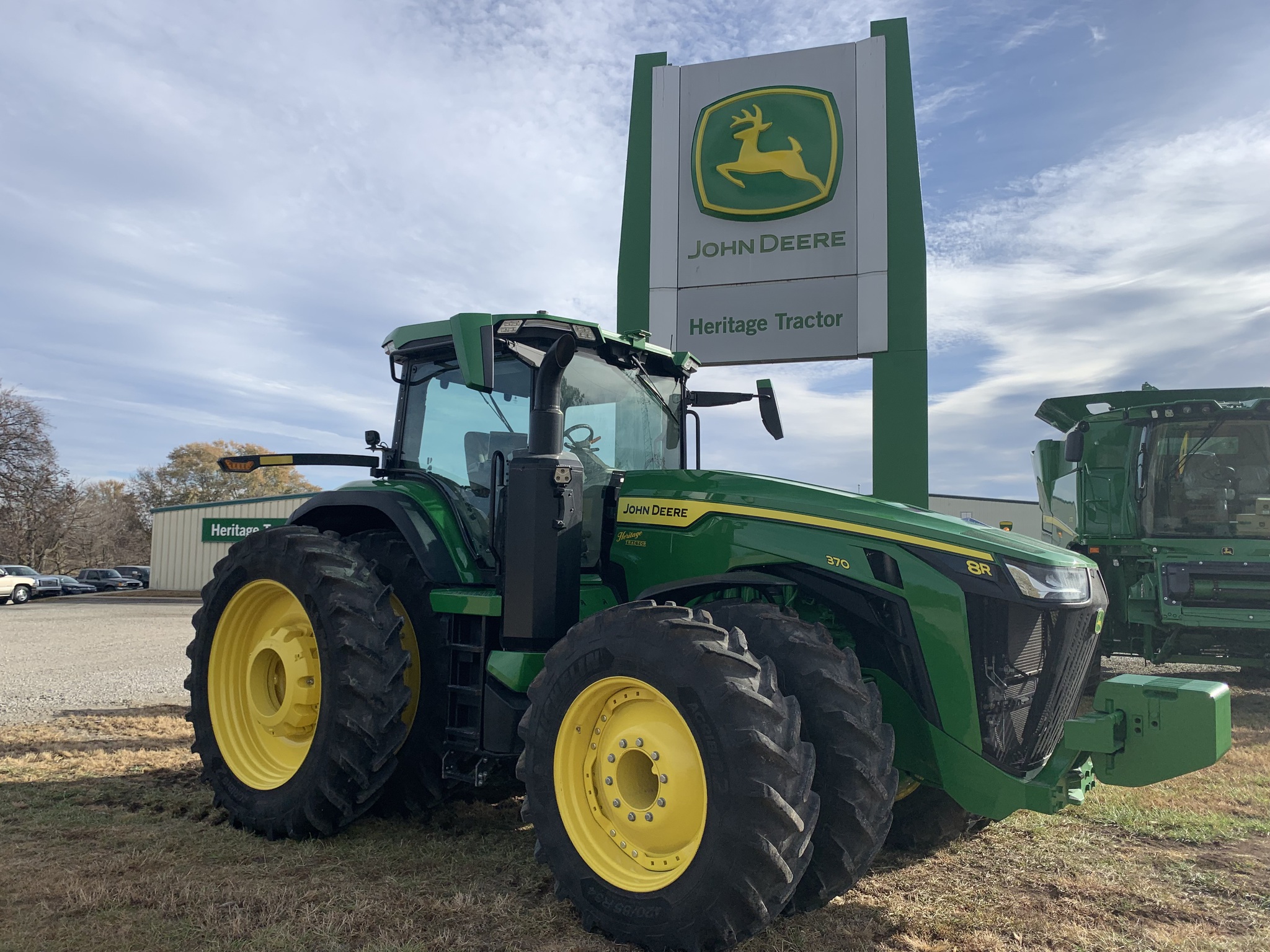 2022 John Deere 8R 370 at Heritage Tractor in Seneca, KS