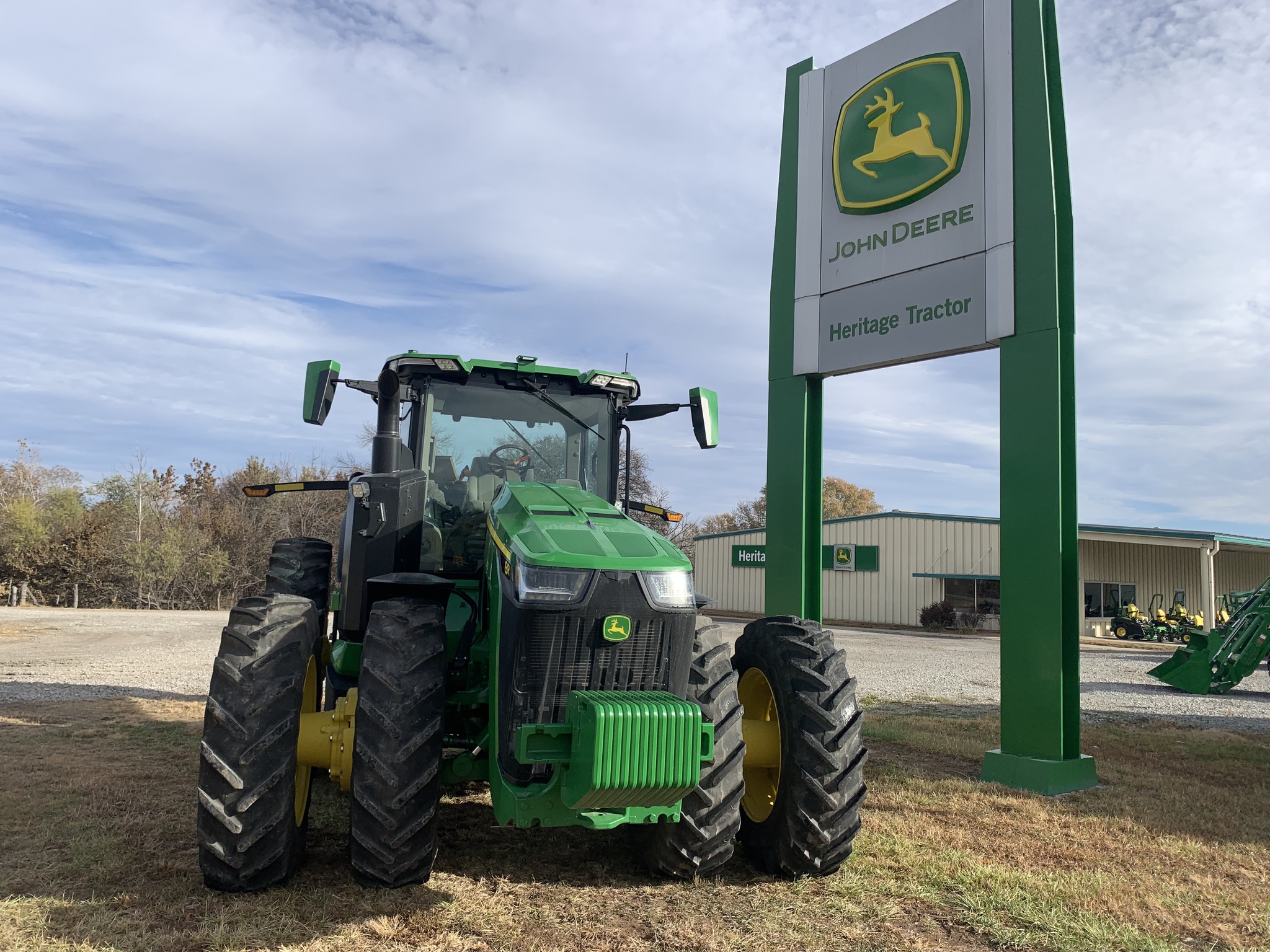  2022 John Deere 8R 370 at Heritage Tractor in Seneca, KS