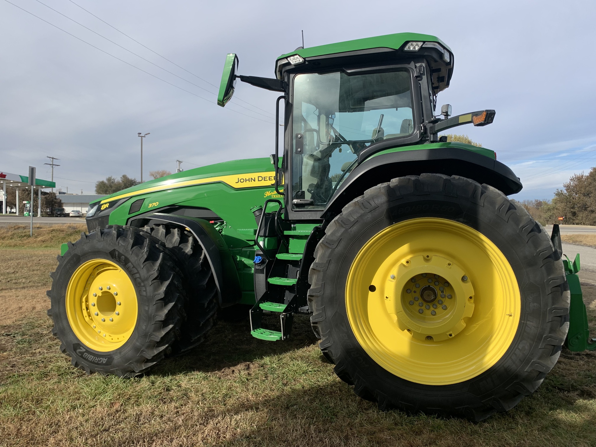  2022 John Deere 8R 370 at Heritage Tractor in Seneca, KS