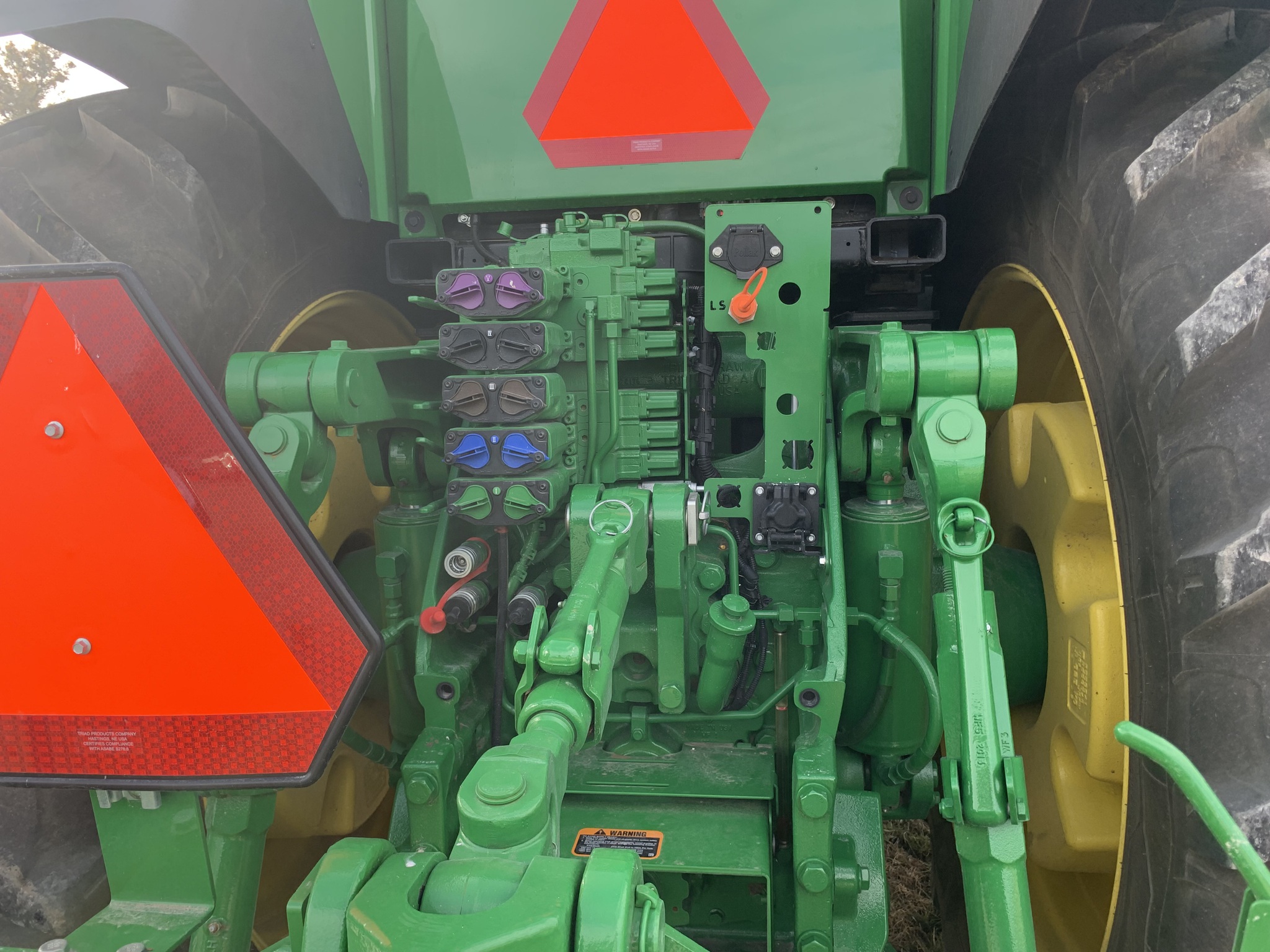  2022 John Deere 8R 370 at Heritage Tractor in Seneca, KS
