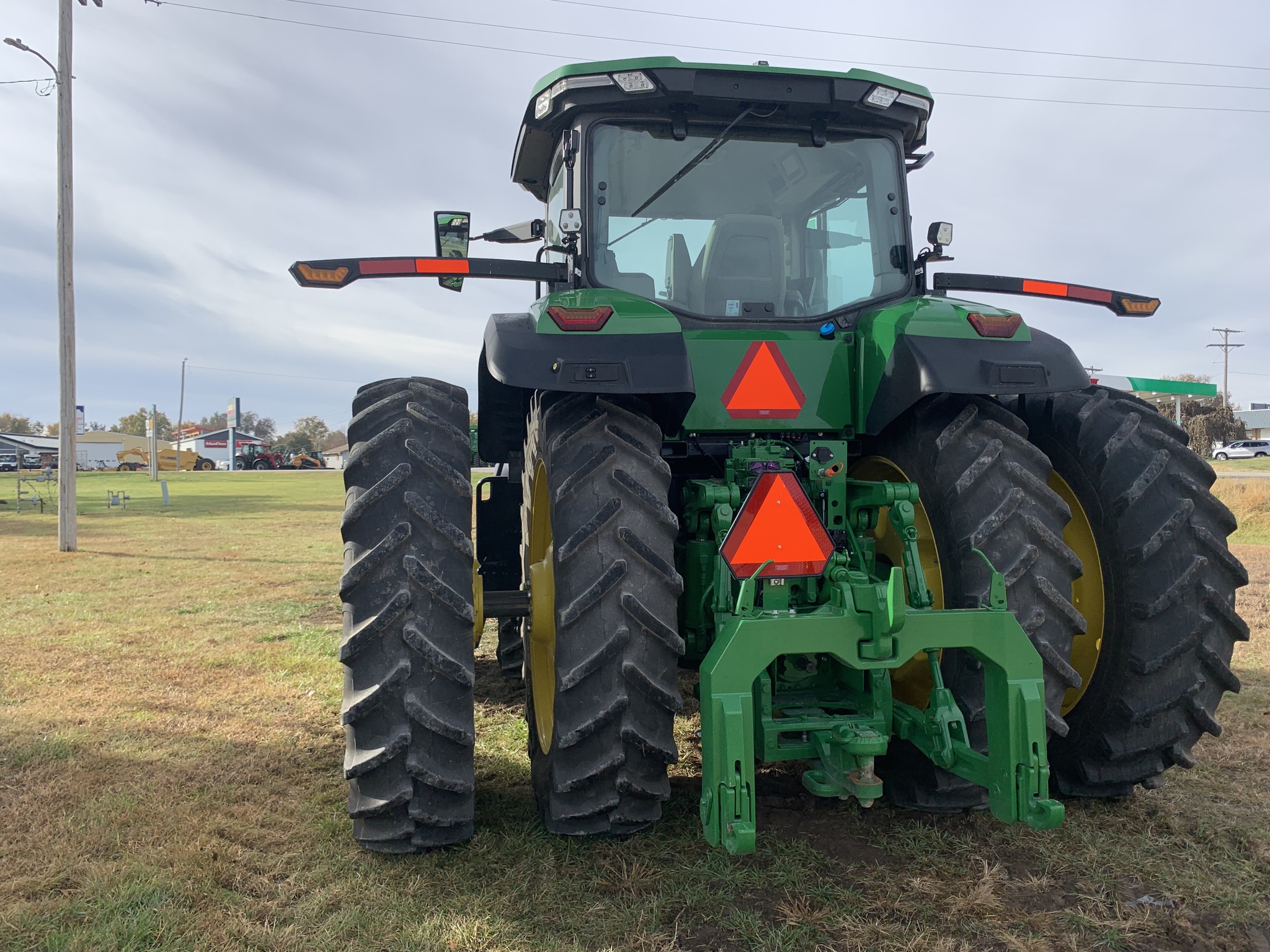  2022 John Deere 8R 370 at Heritage Tractor in Seneca, KS