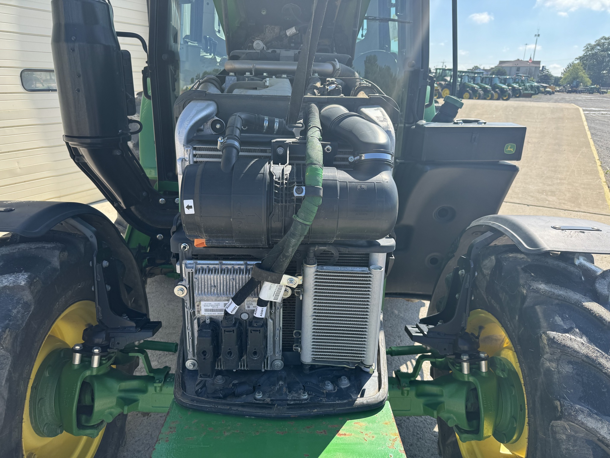 2020 John Deere 6120M Image 6