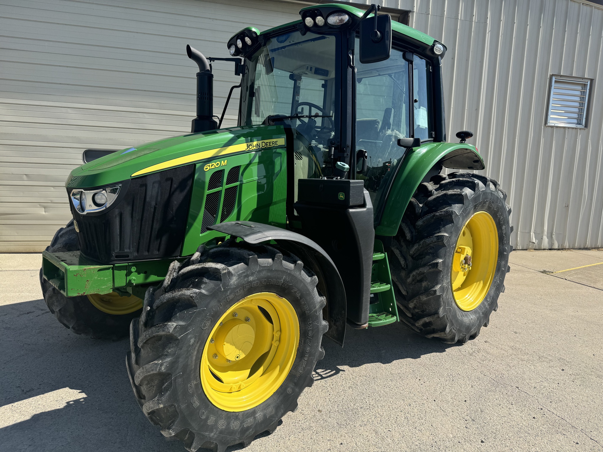2020 John Deere 6120M Image 1